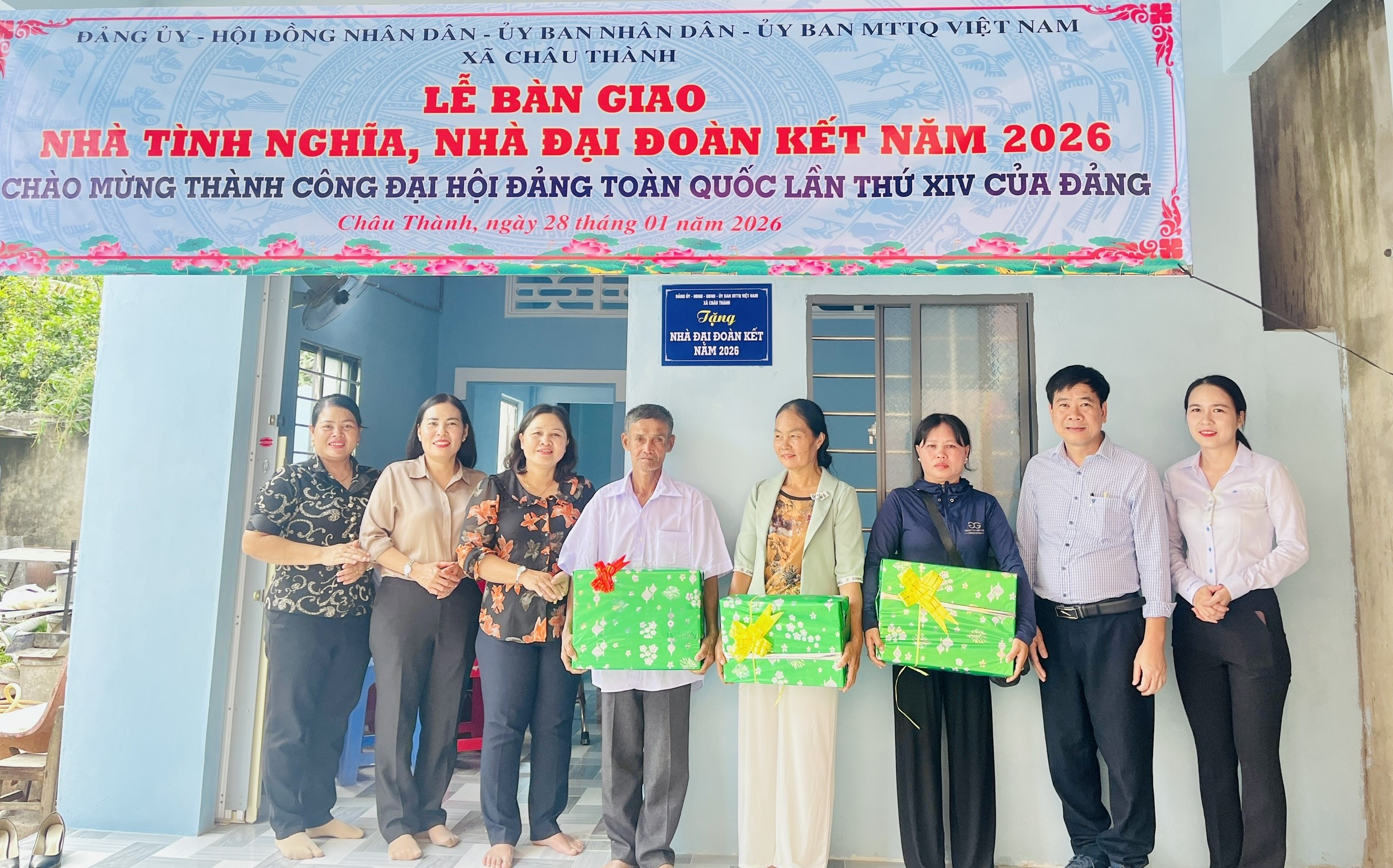 Xã Châu Thành bàn giao nhà đại đoàn kết, nhà tình nghĩa cho hộ khó khăn về nhà ở