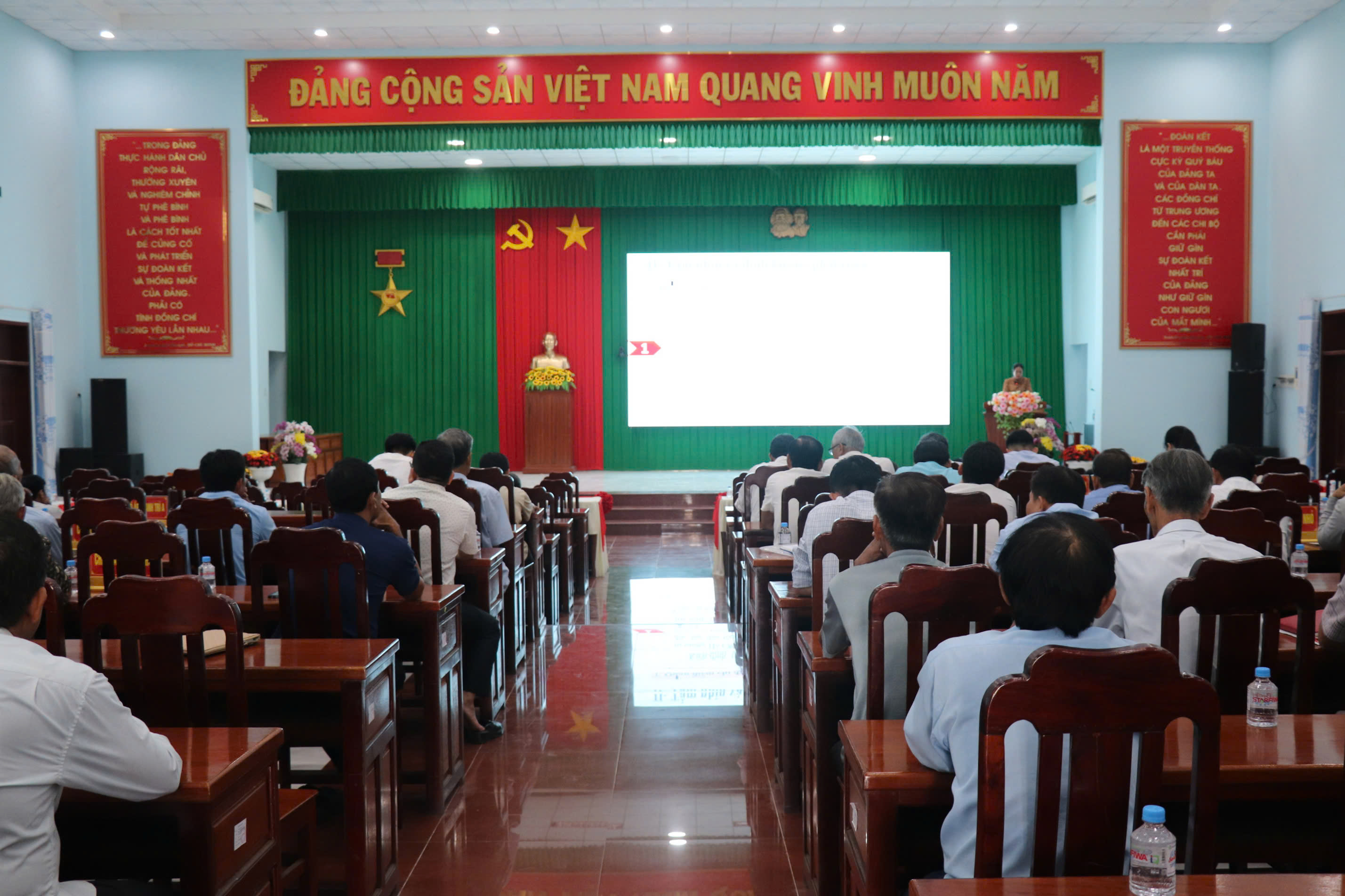 Châu Thành tổ chức hội nghị thông báo nhanh kết quả Hội nghị lần thứ hai Ban Chấp hành Trung ương Đảng khóa XIV