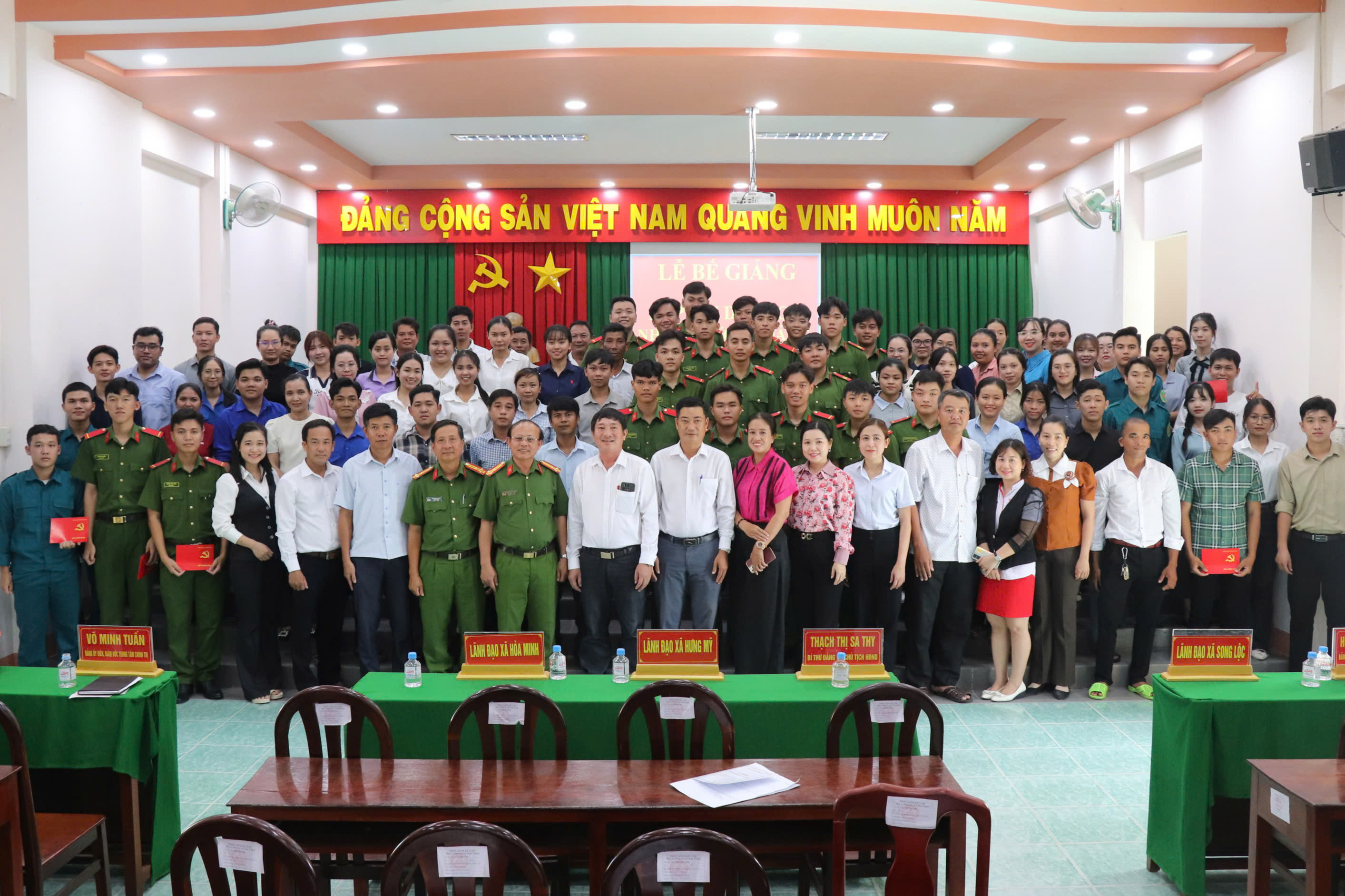Châu Thành bế giảng lớp bồi dưỡng lý luận chính trị dành cho đảng viên mới khóa II/2026