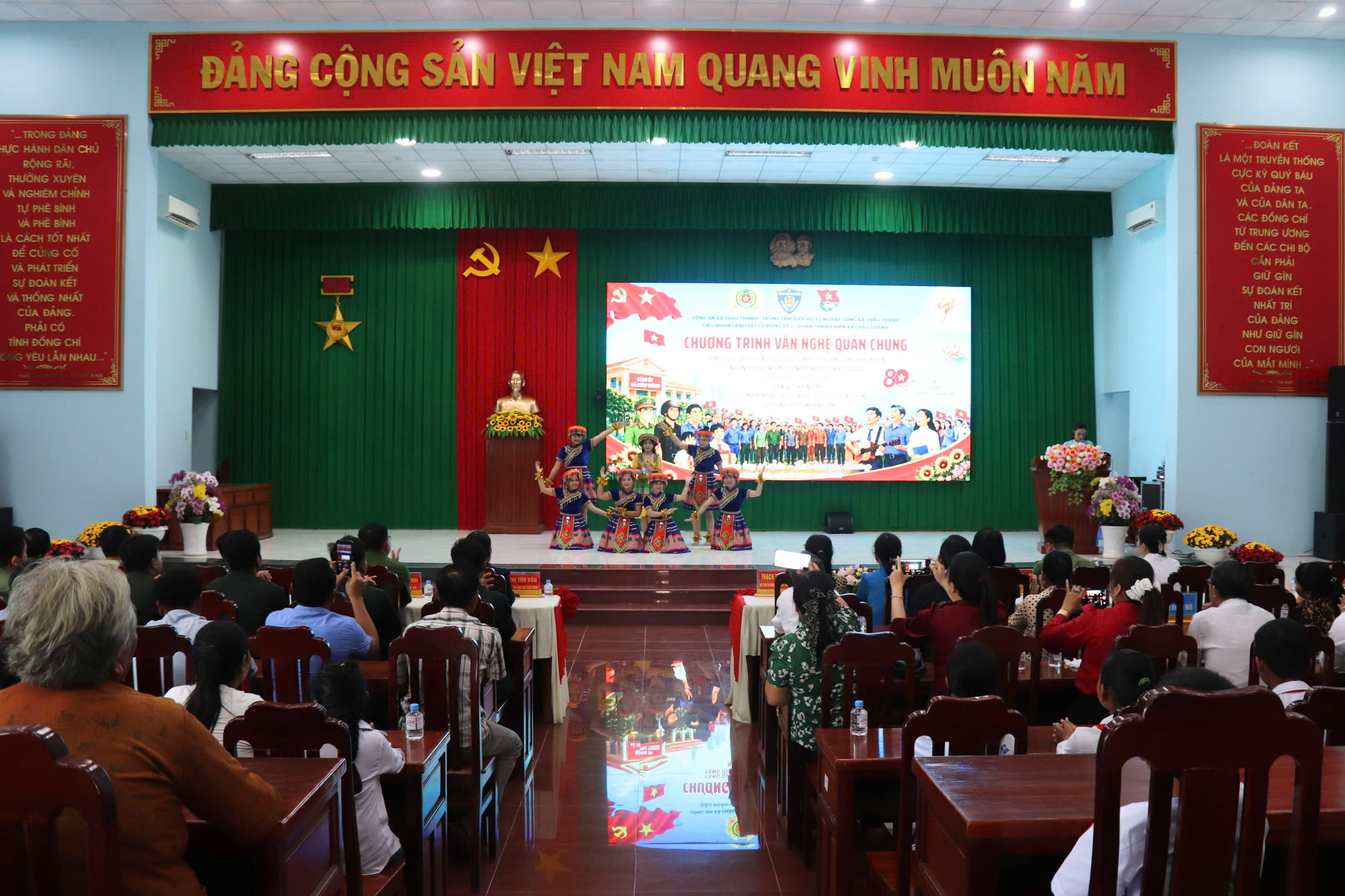Châu Thành tổ chức chương trình văn nghệ chào mừng kỷ niệm Ngày sinh Chủ tịch Hồ Chí Minh
