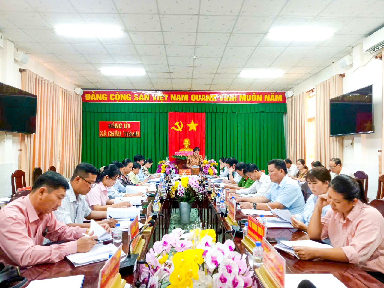 Châu Thành: Hội nghị đóng góp ý kiến dự thảo Báo cáo chính trị Đại hội đại biểu Đảng bộ tỉnh Vĩnh Long và xã Châu Thành