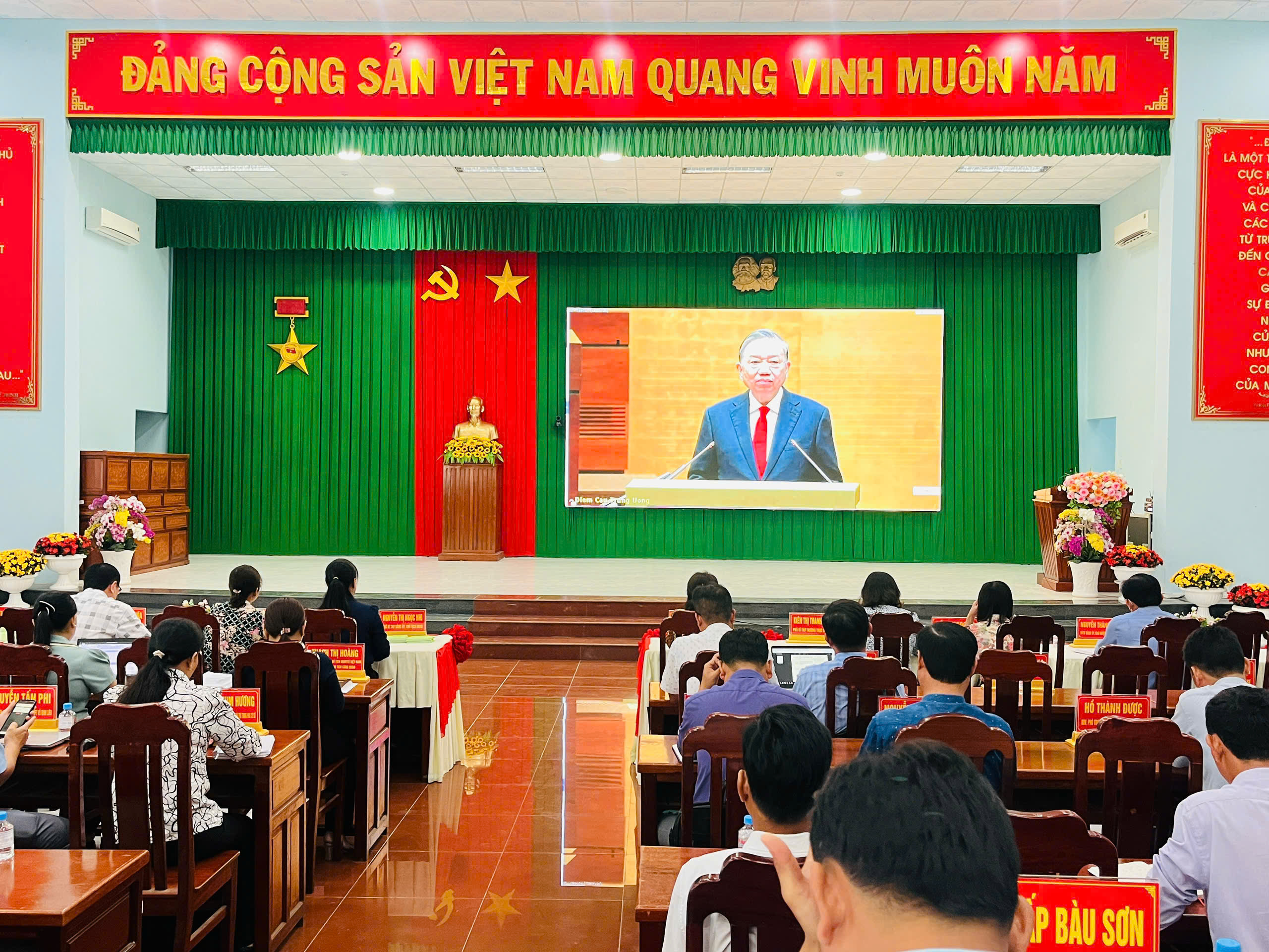 Hội nghị trực tuyến toàn quốc nghiên cứu, học tập, quán triệt và triển khai thực hiện Nghị quyết số 79 và Nghị quyết số 80 của Bộ Chính trị
