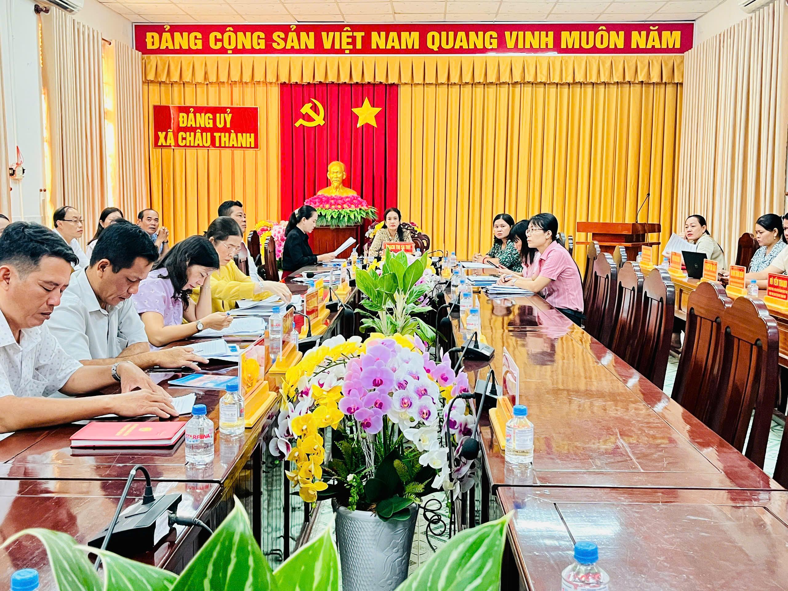 Thường trực Tỉnh ủy đối thoại với Thường trực Đảng ủy các xã, phường