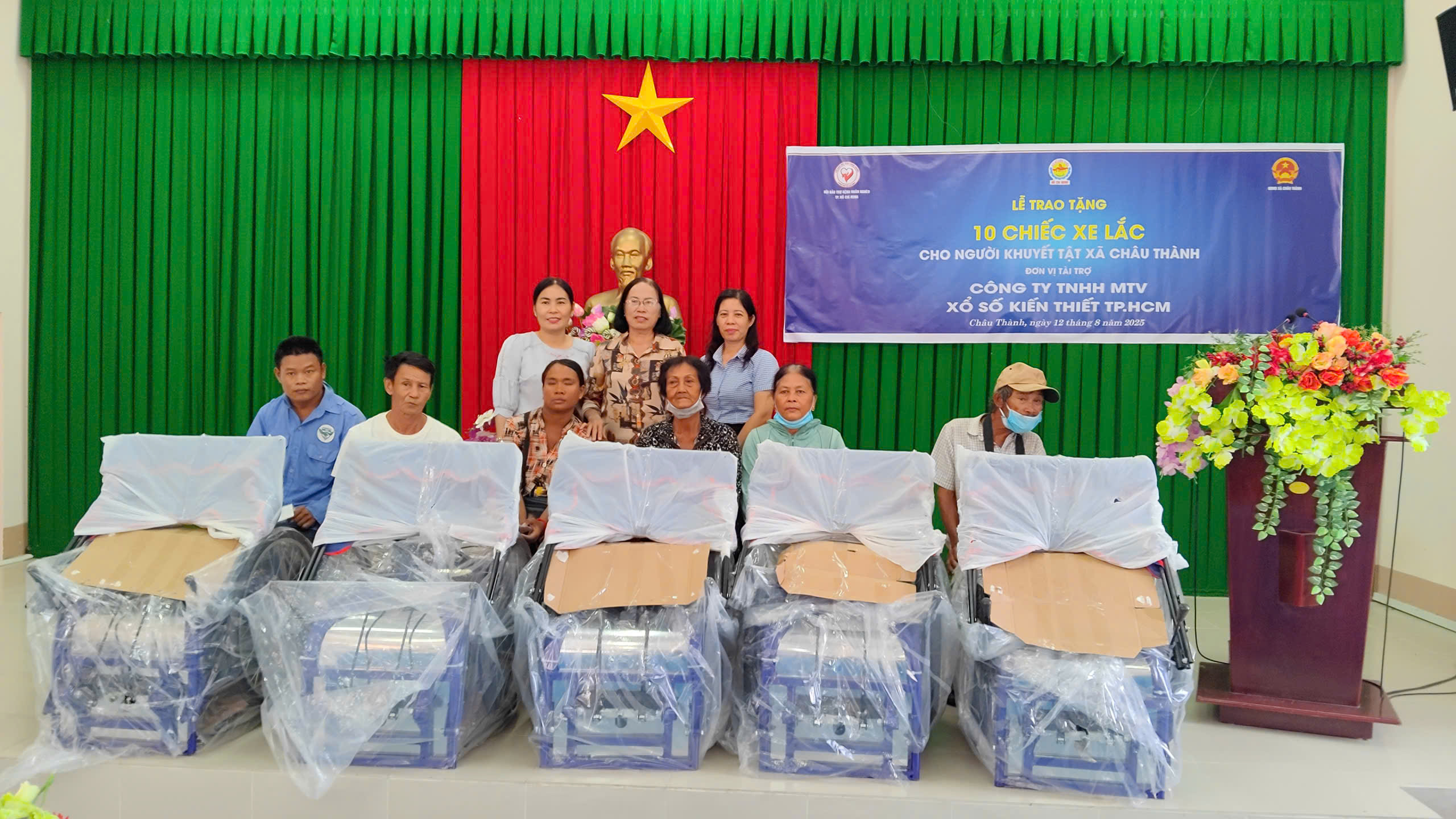 Châu Thành: Trao tặng xe lắc cho người khuyết tật mưu sinh