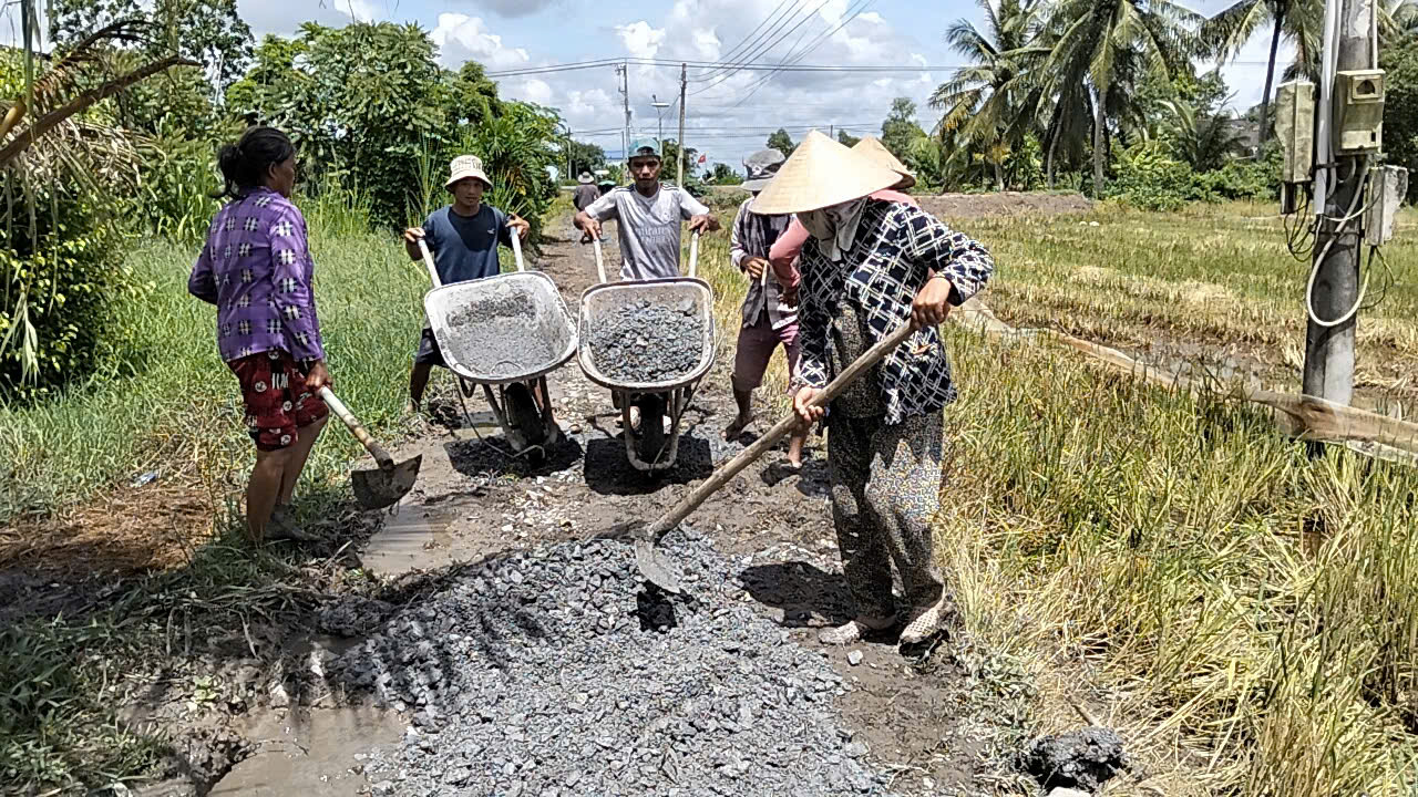 Phát huy tài dân, sức dân, chăm lo đời sống nhân dân ở ấp Giồng Trôm